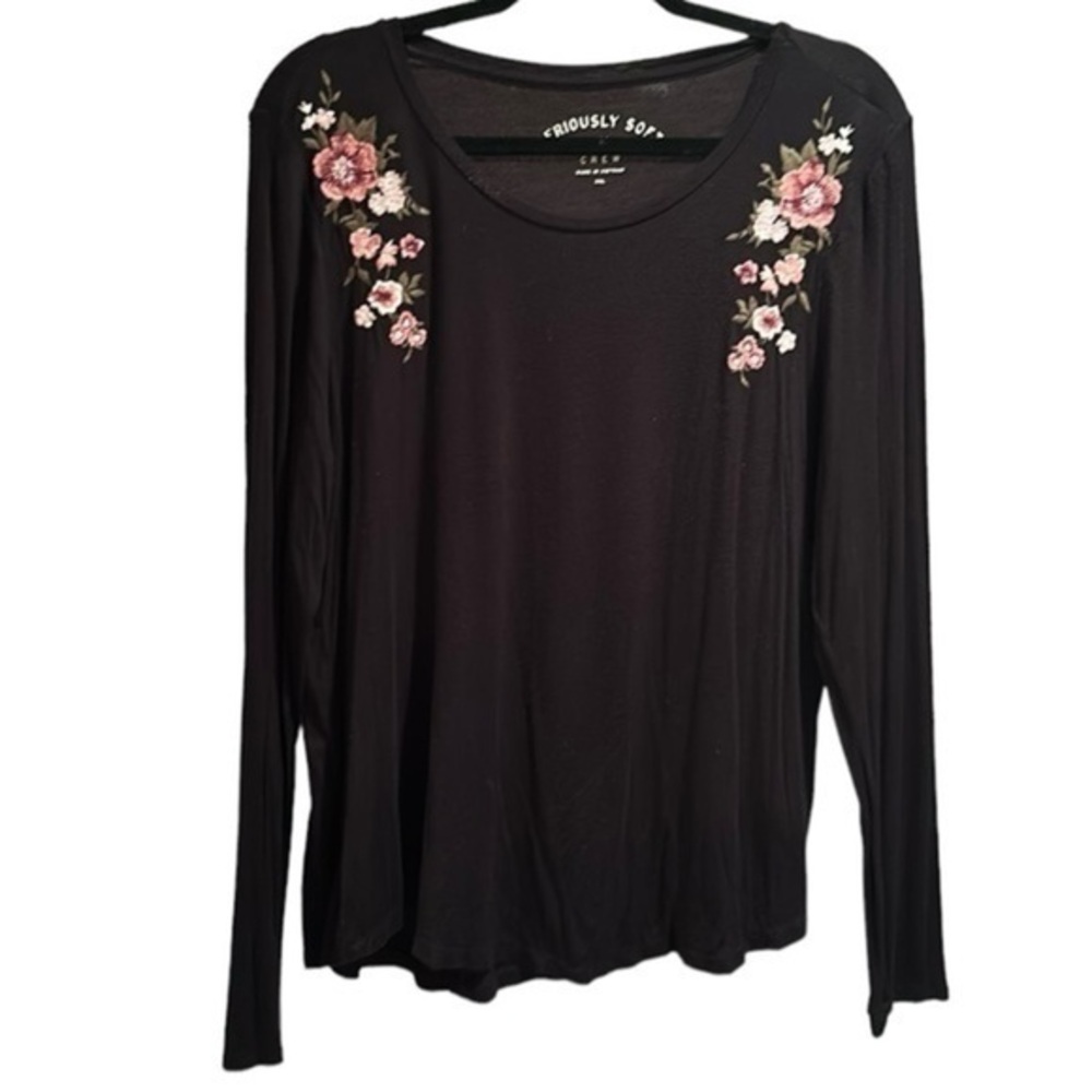 Aeropostale Black with embroidered flowers Seriously Soft Perfect Crew Size XXL
